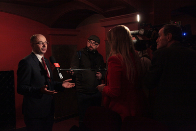 Wiceprezes IPN Mateusz Szpytma. Pokaz filmu  „Paszporty Paragwaju” dla mediów, poprzedzony konferencją prasową – Warszawa, 30 stycznia 2019. Fot. Piotr Życieński (IPN)