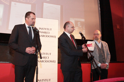 Od lewej: Jakub Kumoch – ambasador RP w Bernie, Mateusz Szpytma – wiceprezes IPN, Robert Kaczmarek – reżyser filmu. Pokaz „Paszportów Paragwaju” dla mediów – Warszawa, 30 stycznia 2019. Fot. Piotr Życieński (IPN)