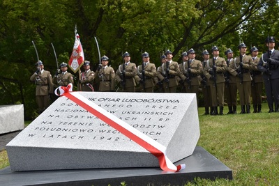 Tablica informacyjna na Skwerze Wołyńskim w Warszawie