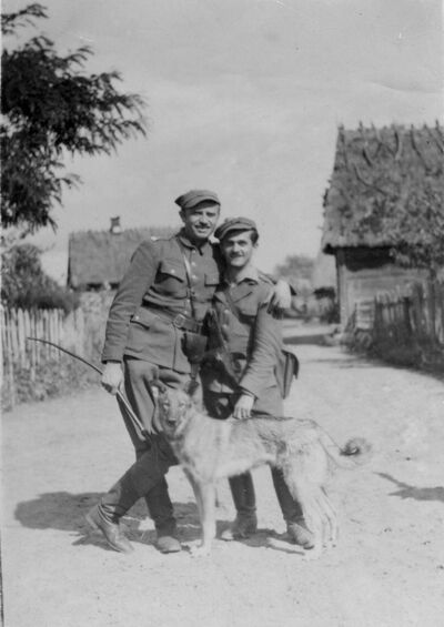 Dowódca V Wileńskiej Brygady Armii Krajowej mjr Zygmunt Szendzielarz ps. „Łupaszka" (nr 1) oraz por. Marian Pluciński „Mścisław" (nr 2). AIPN