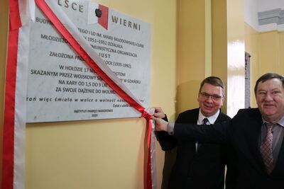 Odsłonięcie tablicy upamiętniającej członków Młodzieżowej Antykomunistycznej Organizacji Jord-Just – Starogard Gdański, 1 marca 2019