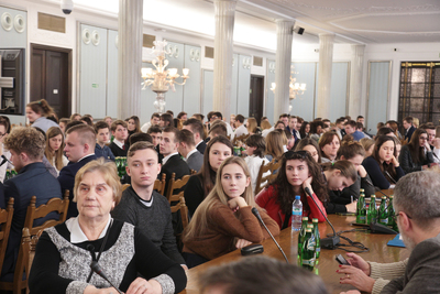 Wykład dr. Witolda Wasilewskiego na sesji naukowo-edukacyjnej dla uczniów w Sejmie RP – Warszawa, 5 marca 2019. Fot. P. Życieński (IPN)