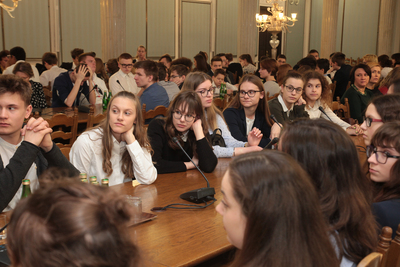 Wykład dr. Witolda Wasilewskiego na sesji naukowo-edukacyjnej dla uczniów w Sejmie RP – Warszawa, 5 marca 2019. Fot. P. Życieński (IPN)