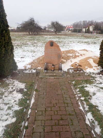 Zdjęcie pomnika przed remontem