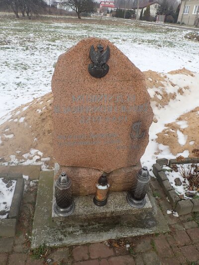 Zdjęcie pomnika przed remontem