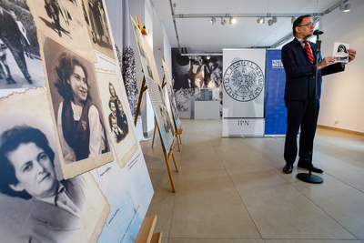 Prezes IPN Jarosław Szarek. Otwarcie wystawy „Czyny świadczą o człowieku. Polacy udzielający pomocy Żydom podczas Holocaustu na Kresach Wschodnich Rzeczypospolitej Polskiej” – 21 marca 2019. Fot. Sławek Kasper (IPN)