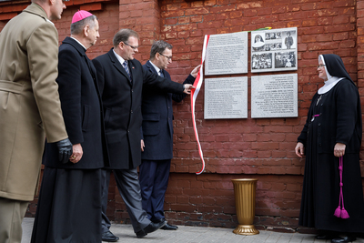 Odsłonięcie tablicy w hołdzie Matce Matyldzie Getter i Siostrom Franciszkankom Rodziny Maryi  – Warszawa, 24 marca 2019. Fot. Sławek Kasper (IPN)