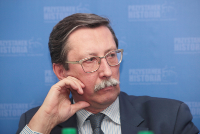 Prowadzący spotkanie prof. Jan Żaryn. Fot. Piotr Życieński (IPN)