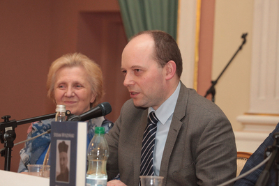 Od lewej: Iwona Czarcińska (Instytut Prymasowski) i dr hab. Paweł Skibiński (Uniwersytet Warszawski). Fot. Piotr Życieński (IPN)