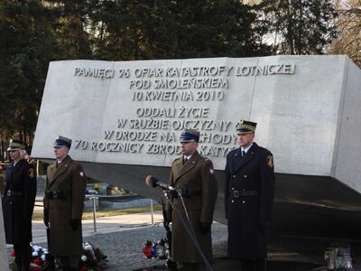 Uroczystości upamiętniające ofiary katastrofy lotniczej pod Smoleńskiem na Powązkach Wojskowych. Fot. Mateusz Niegowski (IPN)