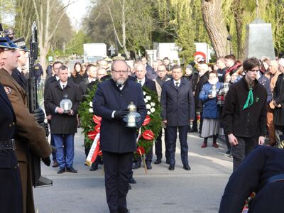 Uroczystości upamiętniające ofiary katastrofy lotniczej pod Smoleńskiem na Powązkach Wojskowych. Fot. Mateusz Niegowski (IPN)