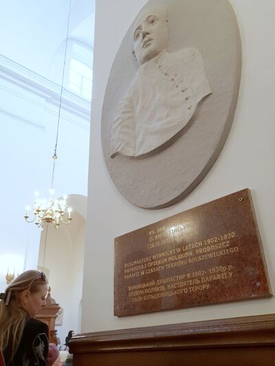 Odsłonięcie tablicy pamiątkowej ku czci ks. Jana Lewińskiego – Winnica, 14 kwietnia 2019. Fot. Sławek Kasper (IPN)