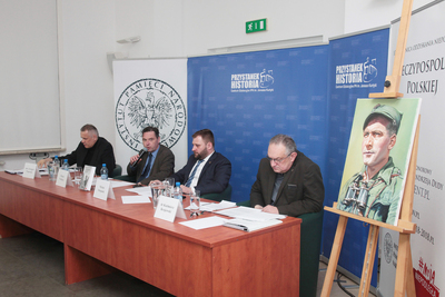 Dyskusja wokół książki Michała Ostapiuka „Komendant »Bury«. Biografia kpt. Romualda Adama Rajsa »Burego« 1913–1949” – Warszawa, 15 kwietnia 2019. Fot. Piotr Życieński (IPN)