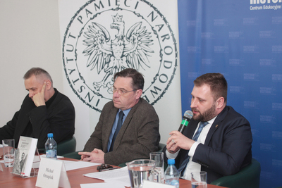 Dyskusja wokół książki Michała Ostapiuka „Komendant »Bury«. Biografia kpt. Romualda Adama Rajsa »Burego« 1913–1949” – Warszawa, 15 kwietnia 2019. Fot. Piotr Życieński (IPN)