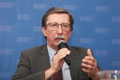 Prof. Jan Żaryn podczas dyskusji o gospodarce PRL – Warszawa, 24 kwietnia 2019. Fot. Piotr Życieński (IPN)