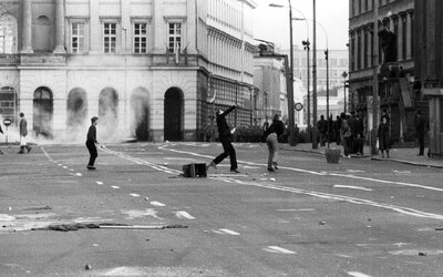 Demonstracja NSZZ „Solidarność” 3 maja 1982 (fot. Archiwum IPN)