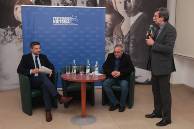 Dyskusja o agentach w PRL z udziałem dr. hab. Filipa Musiała, dr. Piotra Gontarczyka i gospodarza spotkania prof. Jana Żaryna. Fot. Piotr Życieński (IPN)