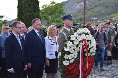 Uroczystości przed pomnikiem 6. Pułku Pancernego im. Dzieci Lwowskich w Piedimonte San Germano, 17 maja 2019 (fot. UdsKiOR)