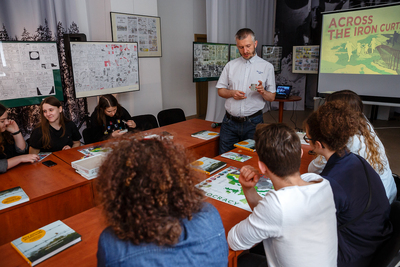 Warsztaty dla młodzieży szkolnej z wykorzystaniem publikacji „Aby pamięć przetrwała...” oraz gry planszowej „Za żelazną kurtyną” – 23 maja 2019. Fot. Sławek Kasper (IPN)