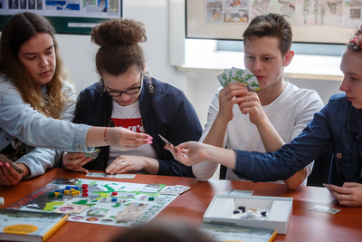 Warsztaty dla młodzieży szkolnej z wykorzystaniem publikacji „Aby pamięć przetrwała...” oraz gry planszowej „Za żelazną kurtyną” – 23 maja 2019. Fot. Sławek Kasper (IPN)