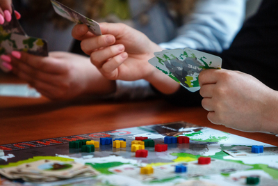 Warsztaty dla młodzieży szkolnej z wykorzystaniem publikacji „Aby pamięć przetrwała...” oraz gry planszowej „Za żelazną kurtyną” – 23 maja 2019. Fot. Sławek Kasper (IPN)