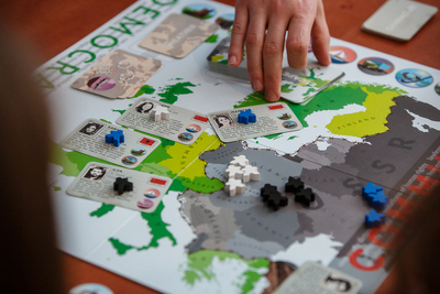 Warsztaty dla młodzieży szkolnej z wykorzystaniem publikacji „Aby pamięć przetrwała...” oraz gry planszowej „Za żelazną kurtyną” – 23 maja 2019. Fot. Sławek Kasper (IPN)