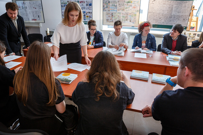 Warsztaty dla młodzieży szkolnej z wykorzystaniem publikacji „Aby pamięć przetrwała...” oraz gry planszowej „Za żelazną kurtyną” – 23 maja 2019. Fot. Sławek Kasper (IPN)