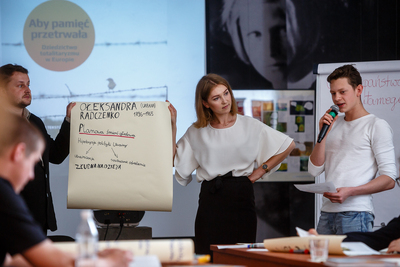 Warsztaty dla młodzieży szkolnej z wykorzystaniem publikacji „Aby pamięć przetrwała...” oraz gry planszowej „Za żelazną kurtyną” – 23 maja 2019. Fot. Sławek Kasper (IPN)