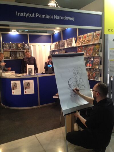 Warszawskie Targi Książki. 25 maja 2019 gościem stoiska IPN był Hubert Ronek, autor komiksów IPN