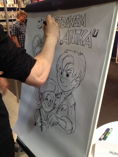 Warszawskie Targi Książki. 25 maja 2019 gościem stoiska IPN był Hubert Ronek, autor komiksów IPN