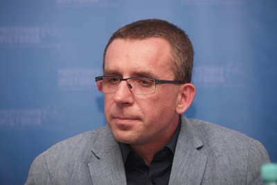 Spotkanie prowadził Rafał Dudkiewicz. Fot. Piotr Życieński (IPN)