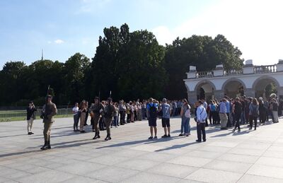 Młodzi posłowie na spacerze edukacyjnym ulicami Warszawy – 31 maja 2019