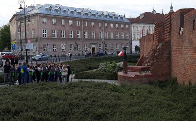 Młodzi posłowie na spacerze edukacyjnym ulicami Warszawy – 31 maja 2019