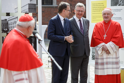 Wystawa IPN „»Wstańcie, chodźmy…« Pierwsza pielgrzymka Jana Pawła II do Polski” na Zamku Królewskim w Warszawie – 2 czerwca 2019. Fot. Sławek Kasper (IPN)