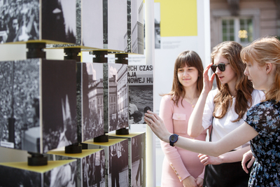 Wystawa IPN „»Wstańcie, chodźmy…« Pierwsza pielgrzymka Jana Pawła II do Polski” na Zamku Królewskim w Warszawie – 2 czerwca 2019. Fot. Sławek Kasper (IPN)