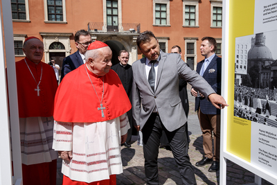 Wernisaż wystawy IPN „»Wstańcie, chodźmy…« Pierwsza pielgrzymka Jana Pawła II do Polski” na Zamku Królewskim w Warszawie. Fot. Sławek Kasper (IPN)