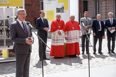 Wernisaż wystawy IPN „»Wstańcie, chodźmy…« Pierwsza pielgrzymka Jana Pawła II do Polski” na Zamku Królewskim w Warszawie. Fot. Sławek Kasper (IPN)
