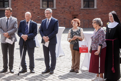 Wernisaż wystawy IPN „»Wstańcie, chodźmy…« Pierwsza pielgrzymka Jana Pawła II do Polski” na Zamku Królewskim w Warszawie. Fot. Sławek Kasper (IPN)