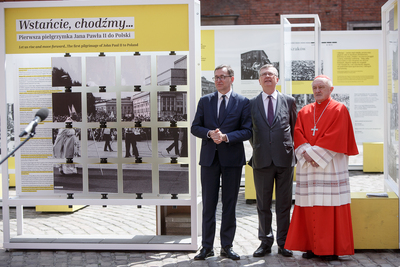 Wernisaż wystawy IPN „»Wstańcie, chodźmy…« Pierwsza pielgrzymka Jana Pawła II do Polski” na Zamku Królewskim w Warszawie. Fot. Sławek Kasper (IPN)