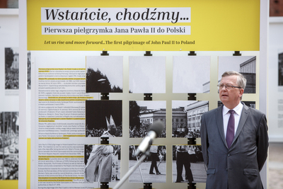 Dyrektor Zamku Królewskiego w Warszawie prof. dr hab. Wojciech Fałkowski podczas otwarcia wystawy IPN. Fot. Sławek Kasper (IPN)