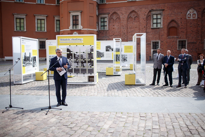 Wernisaż wystawy IPN „»Wstańcie, chodźmy…« Pierwsza pielgrzymka Jana Pawła II do Polski” na Zamku Królewskim w Warszawie. Fot. Sławek Kasper (IPN)