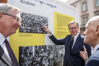 Wernisaż wystawy IPN „»Wstańcie, chodźmy…« Pierwsza pielgrzymka Jana Pawła II do Polski” na Zamku Królewskim w Warszawie. Fot. Sławek Kasper (IPN)