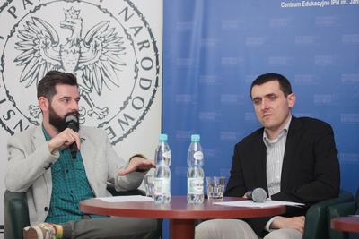 Bartosz Kapuściak (IPN) i dr Witold Bagieński (IPN). Fot. Piotr Życieński (IPN)