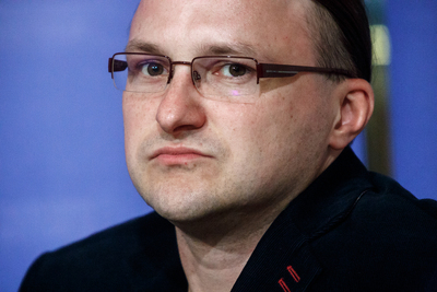 Prowadzący dyskusję Maciej Żuczkowski. Promocja książki Jana Olaszka „Podziemne dziennikarstwo...” – Warszawa, 12 czerwca 2019. Fot. Sławek Kasper (IPN)