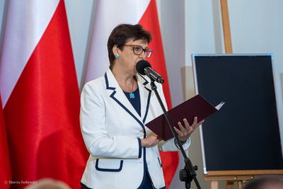 Halina Szymańska, szef Kancelarii Prezydenta RP, odczytała list Prezydenta Andrzeja Dudy do uczestników uroczystości – Warszawa, 17 czerwca 2019. Fot. Marcin Jurkiewicz (IPN)