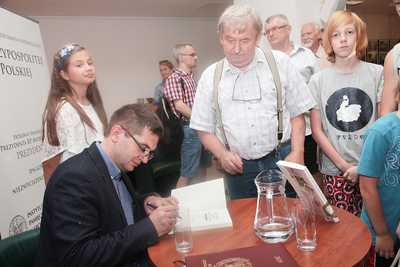 Prezentacja książki Dominika Smyrgały „Dwa kroki przed przyszłością. Marian Chodacki jako wzór współczesnego analityka wywiadu”. Fot. Piotr Życieński (IPN)