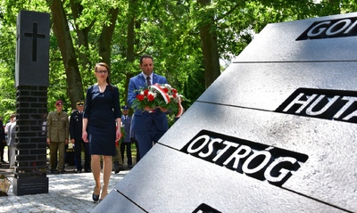 Uroczystości na cmentarzu centralnym w Szczecinie przy Pomnikiem Ofiar nacjonalistów ukraińskich w latach 1939-1947 – 11 lipca 2019