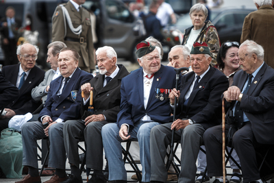 Ceremonia złożenia wieńców na płycie Grobu Nieznanego Żołnierza, w której wziął udział prof. Krzysztof Szwagrzyk, wiceprezes IPN. Fot. Sławek Kasper (IPN)
