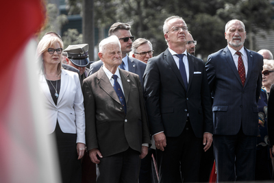 Uroczystości przy pomniku Ofiar Ludobójstwa dokonanego przez ukraińskich nacjonalistów na obywatelach II RP oraz przy pomniku 27. Wołyńskiej Dywizji Piechoty AK przy Skwerze Wołyńskim. Fot. Sławek Kasper (IPN)