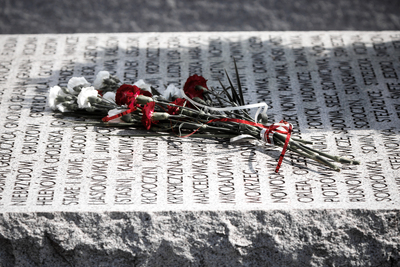 Uroczystości przy pomniku Ofiar Ludobójstwa dokonanego przez ukraińskich nacjonalistów na obywatelach II RP oraz przy pomniku 27. Wołyńskiej Dywizji Piechoty AK przy Skwerze Wołyńskim. Fot. Sławek Kasper (IPN)